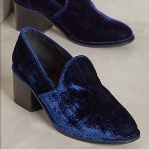 NEVER WORN velvet heeled loafers